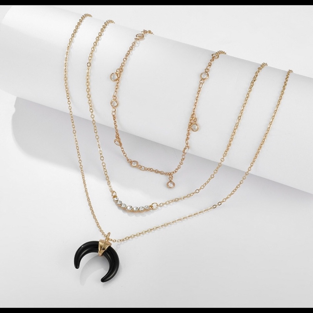 Multilayer rhinestone/ horn necklace